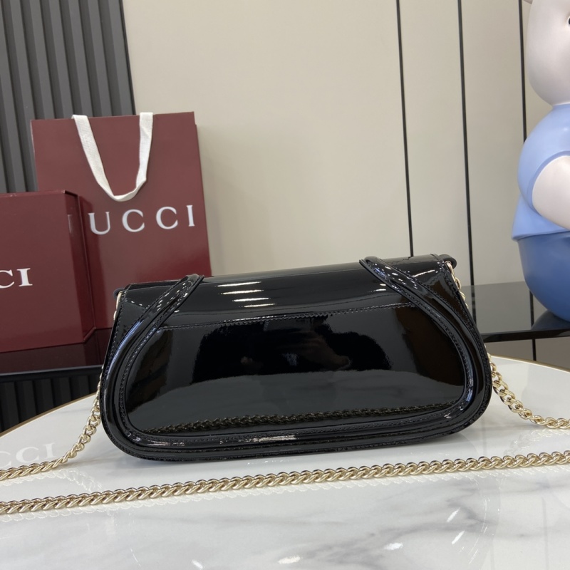 Черная лакированная сумка Gucci с цепочкой