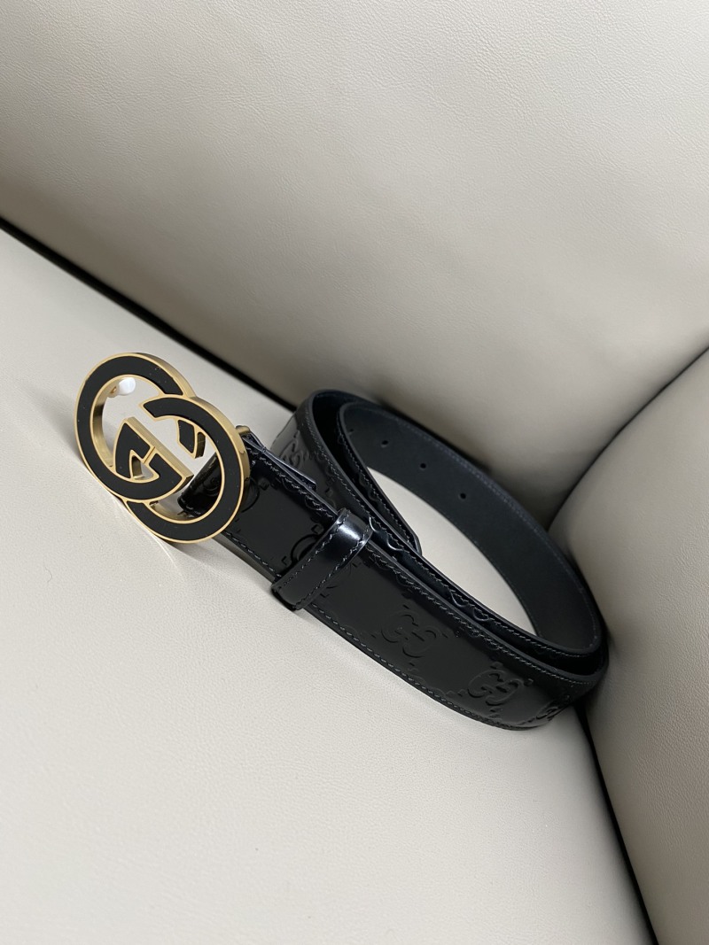 Женский ремень из натуральной кожи с пряжкой Gucci