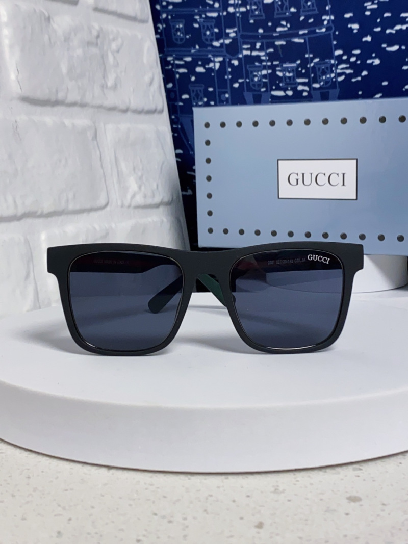 Солнцезащитные очки Gucci квадратные черные с красно-зеленой полосой