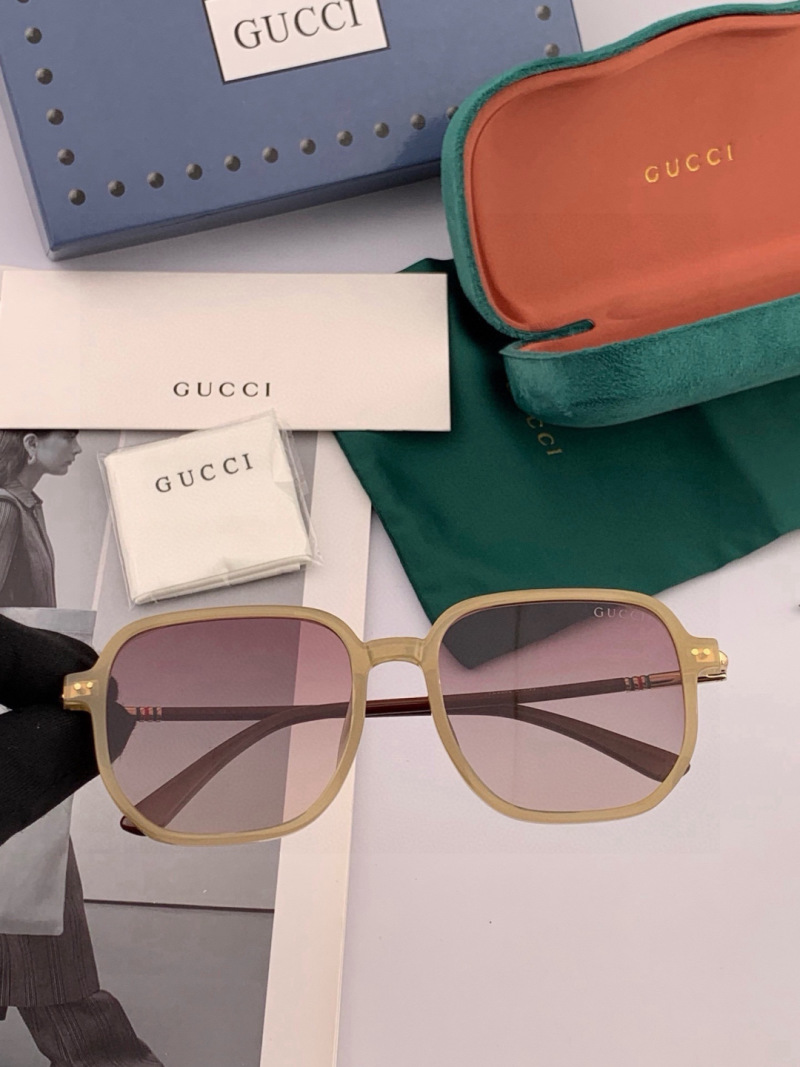 Поляризационные очки в квадратной оправе Gucci