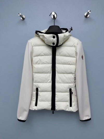 Пуховик Moncler с чёрной молнией
