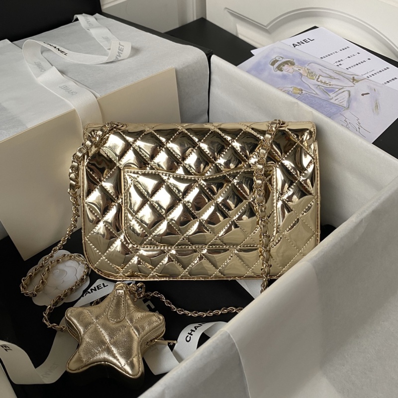 Золотая сумка с цепочкой и звездой Chanel