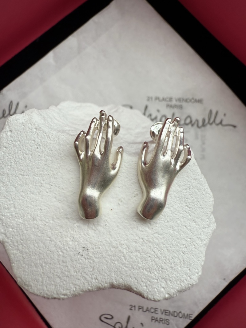 Серьги в форме рук Schiaparelli