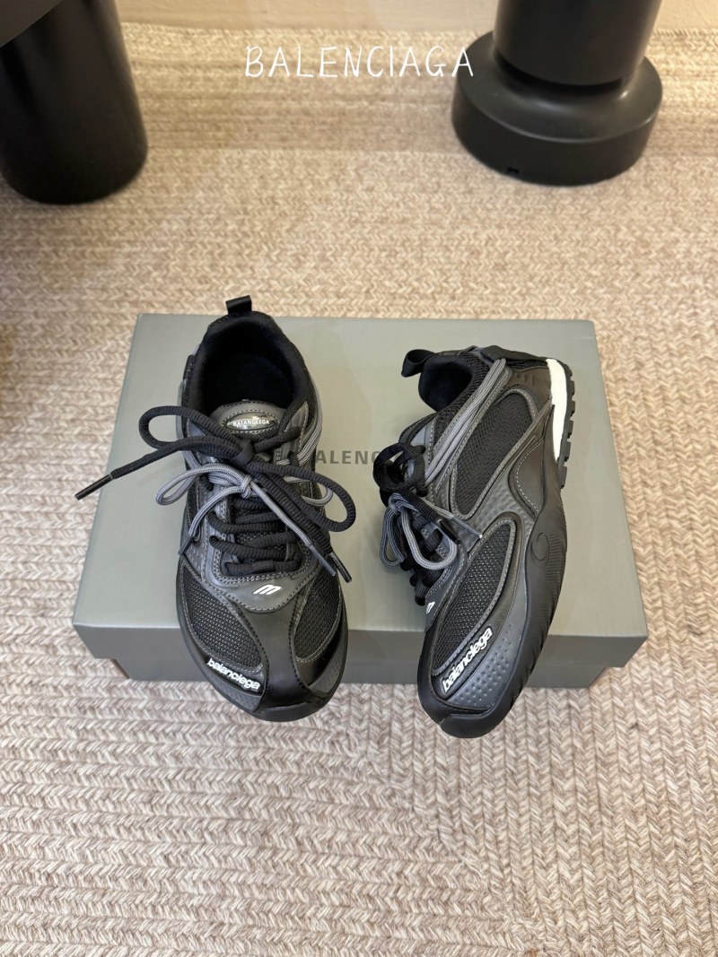 Кроссовки Balenciaga Rader