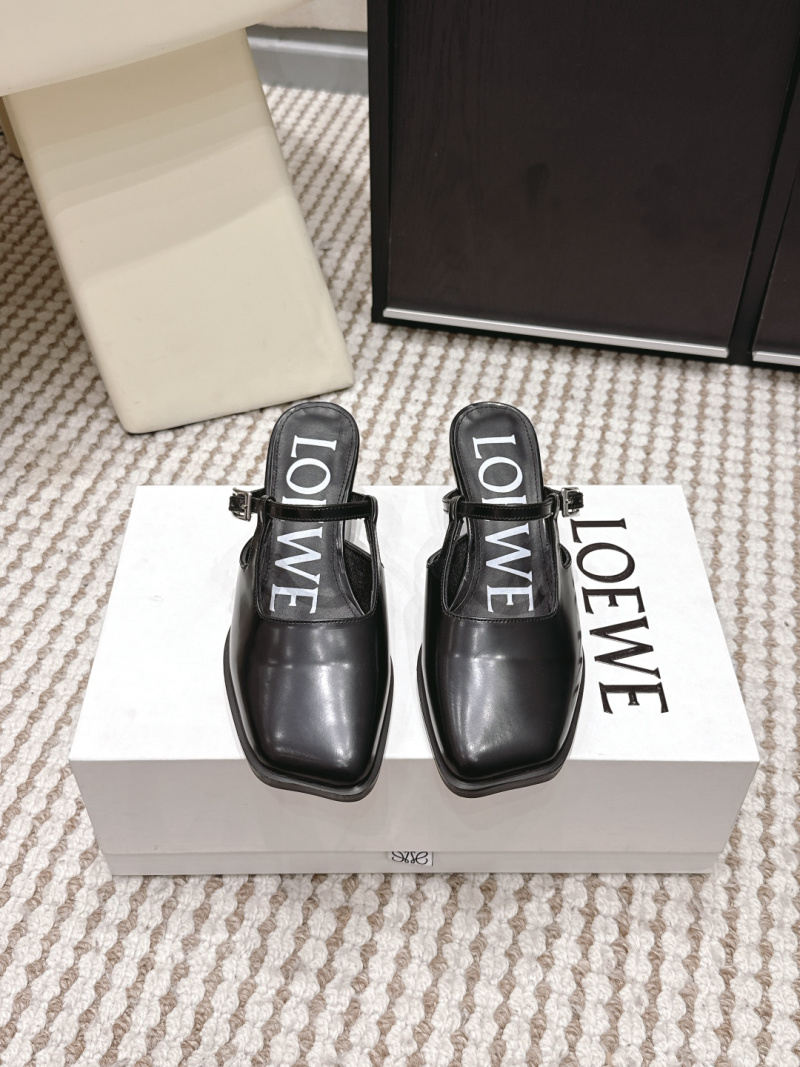 Женские черные мюли из лаковой кожи Loewe