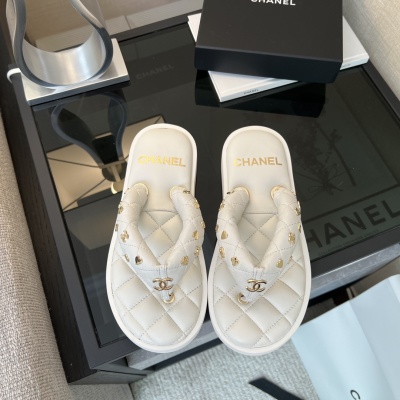 Сандалии женские белые Chanel на платформе