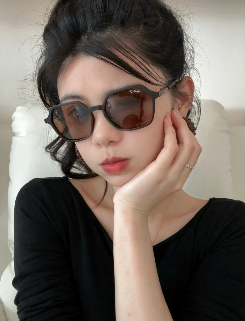Солнечные очки Ray-Ban классические RB3894