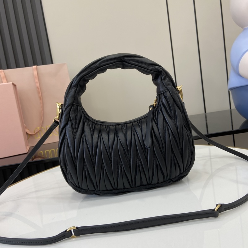 Сумка Miu Miu черная стеганая