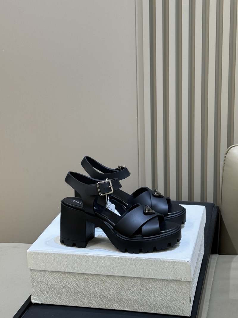 Женские черные босоножки на платформе с пряжкой Prada