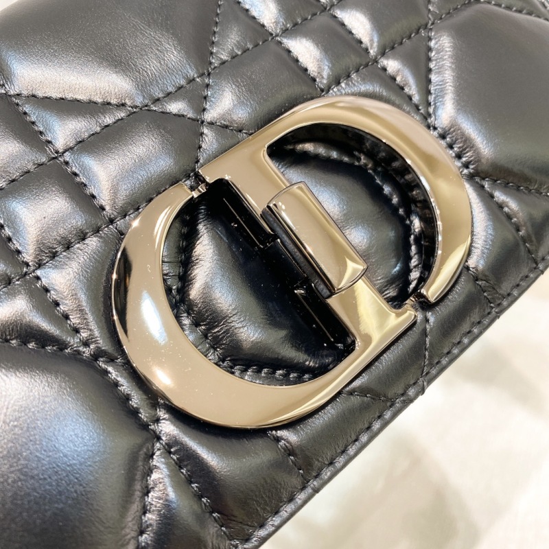 Черная кожаная сумка с замком CD Dior