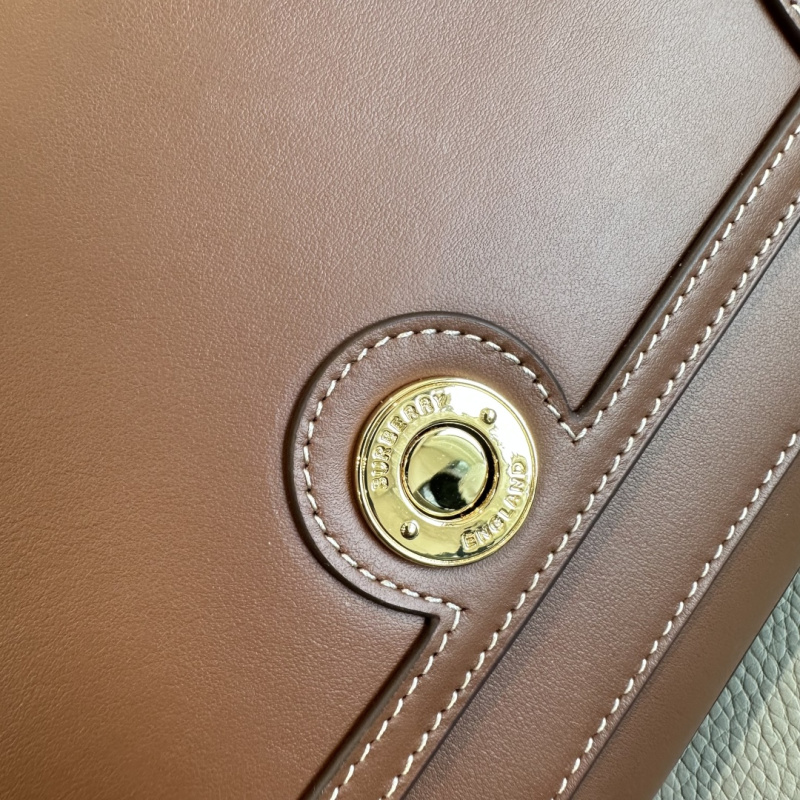 Сумка Burberry из итальянской кожи
