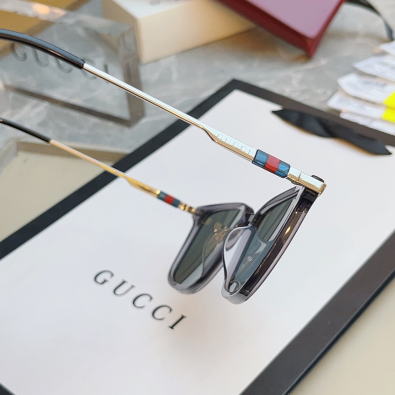 Солнечные очки Gucci GG2246SK