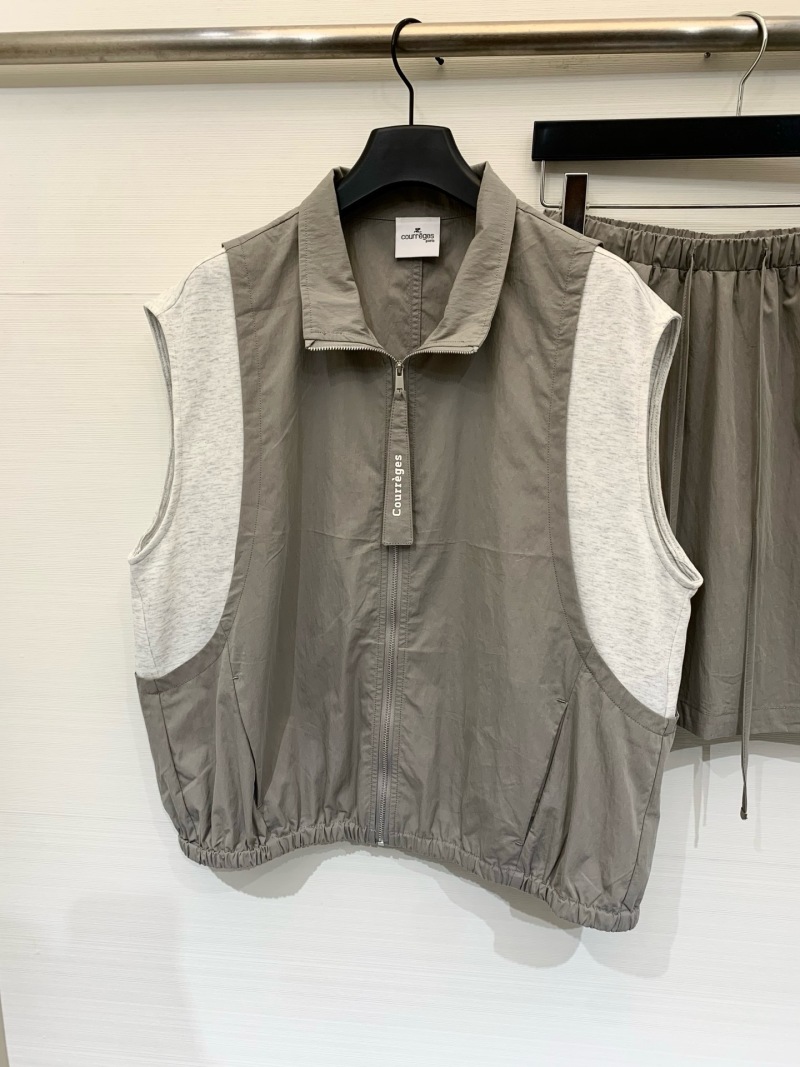 Женский комплект с юбкой и жилетом Courrèges