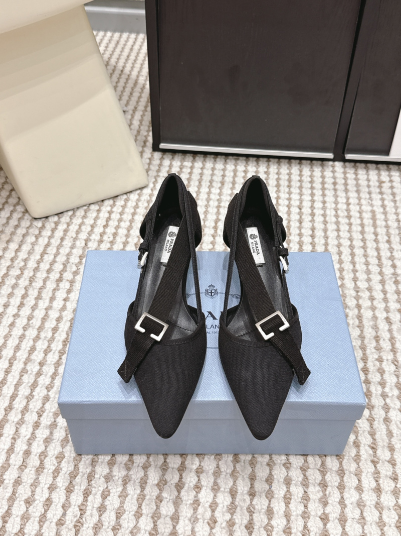 Женские черные туфли на каблуке с пряжкой Prada