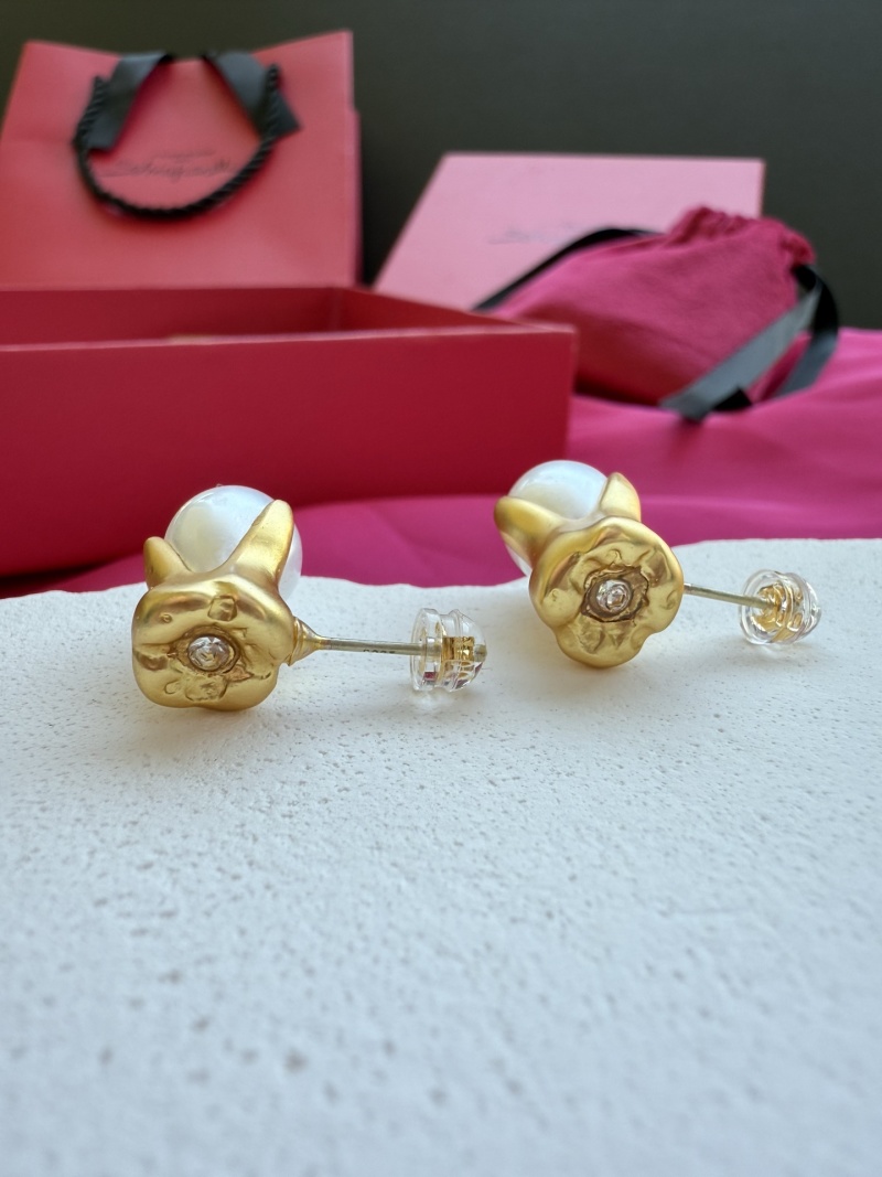 Серьги с жемчугом и золотым элементом Schiaparelli