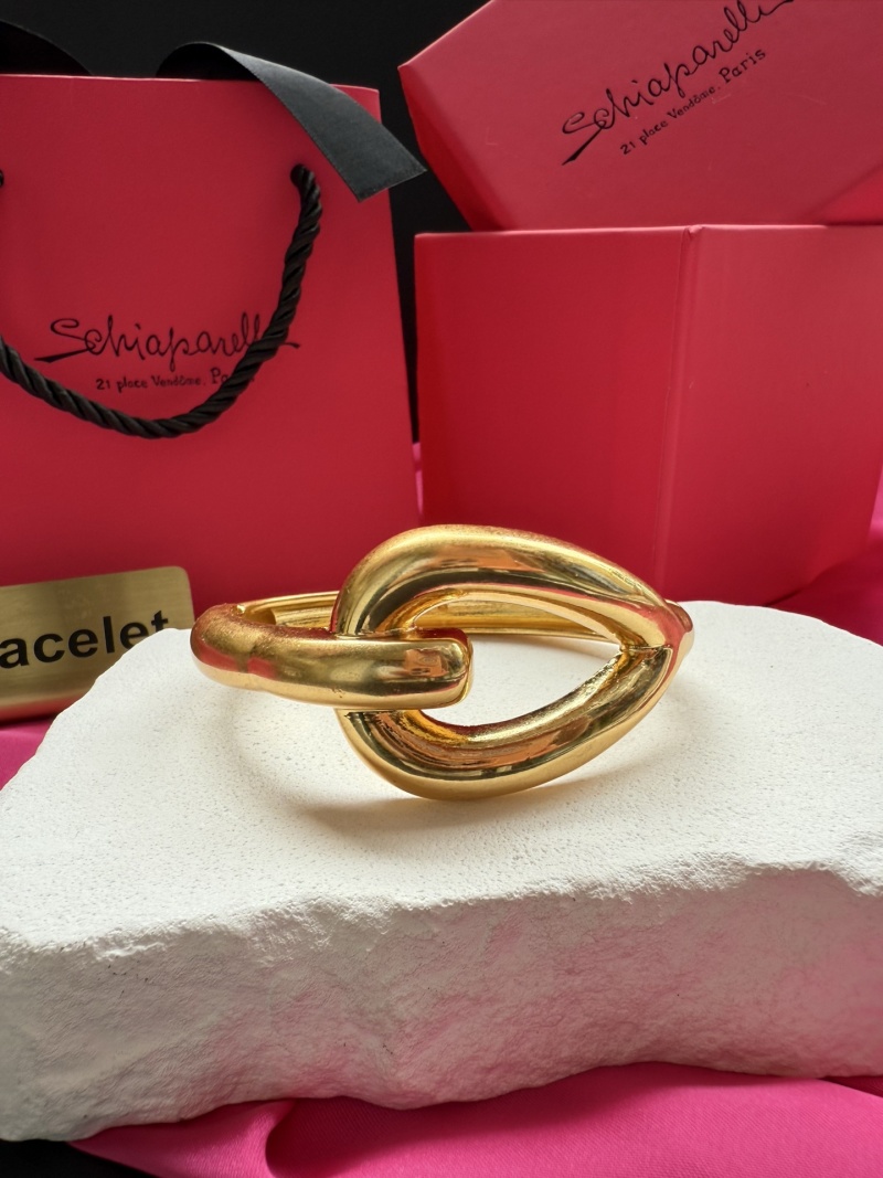 Золотистый браслет Schiaparelli