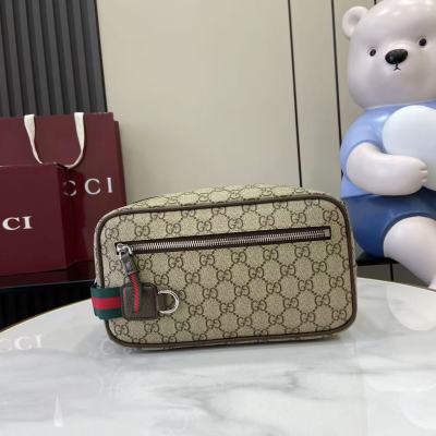 Косметичка Gucci с монограммой