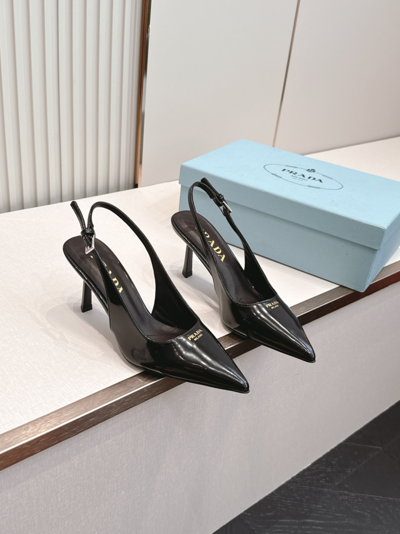 Черные босоножки Prada с острым носком