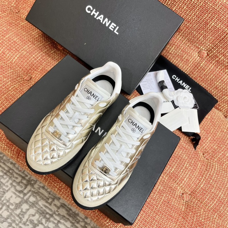 Кроссовки Chanel золотого цвета с ромбовидным узором