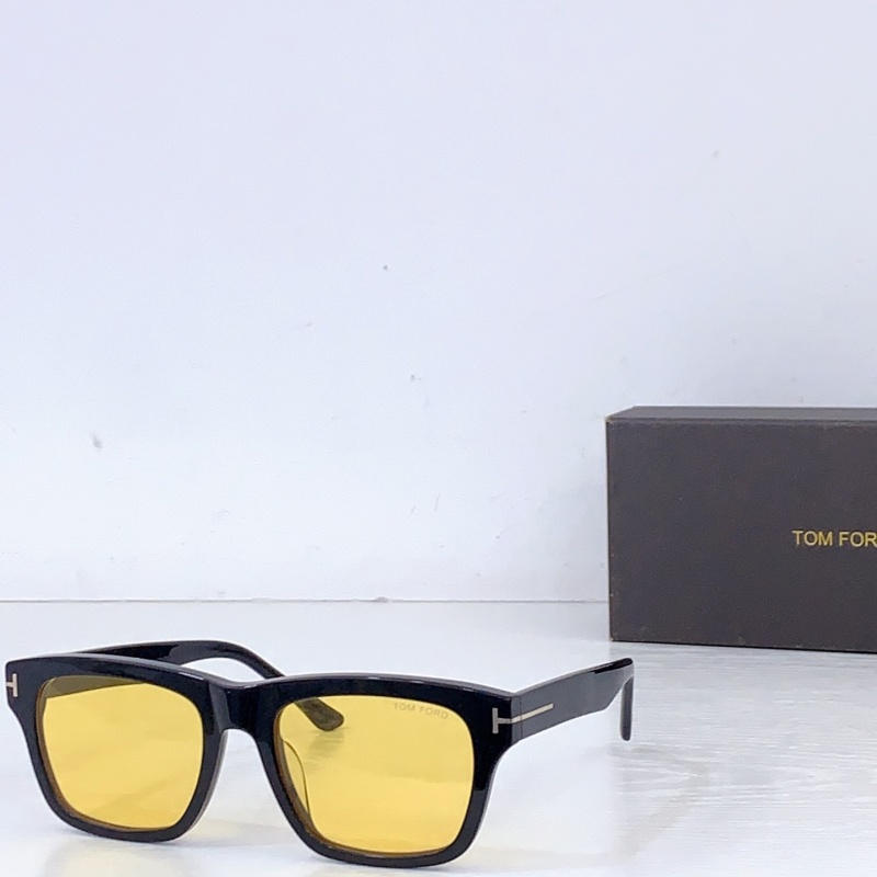 Солнцезащитные очки Tom Ford FT1303