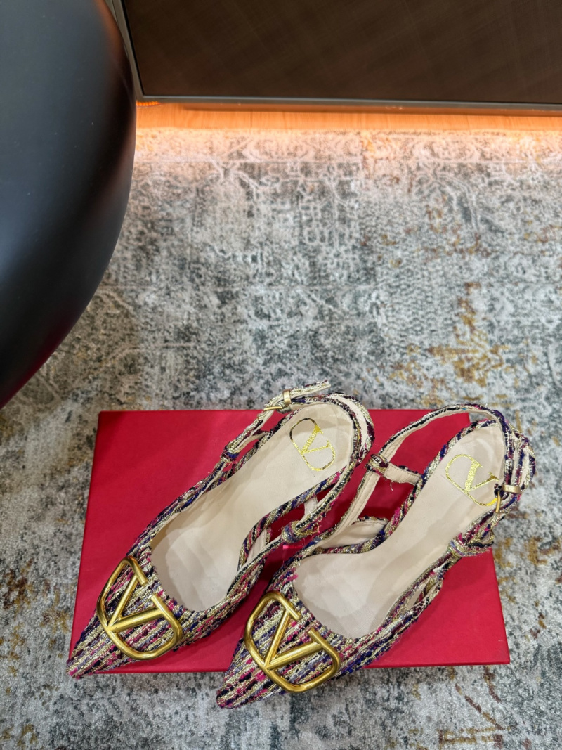 Женские туфли Valentino с декоративной пряжкой Valentino Garavani