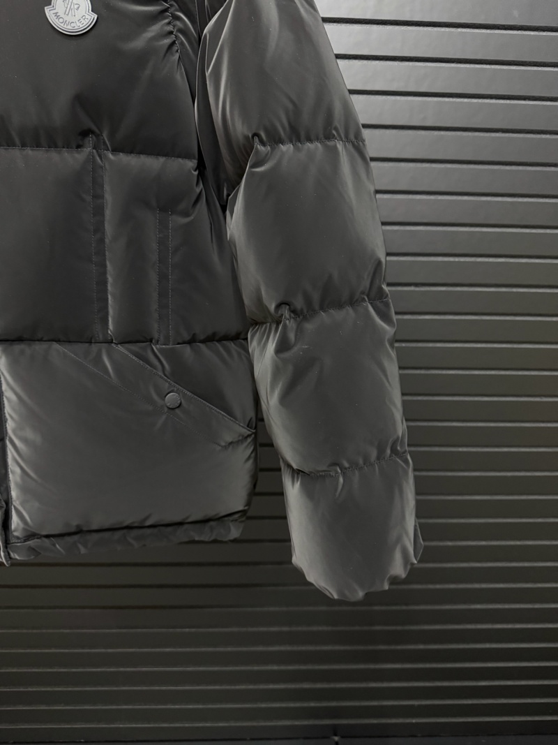 Пуховик Moncler
