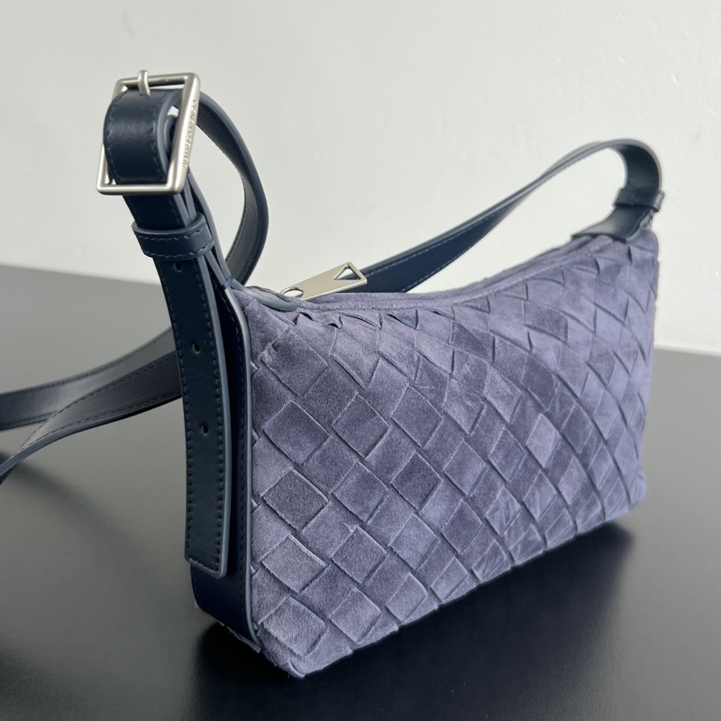 Сумка-кроссбоди Bottega Veneta из плетеной замши