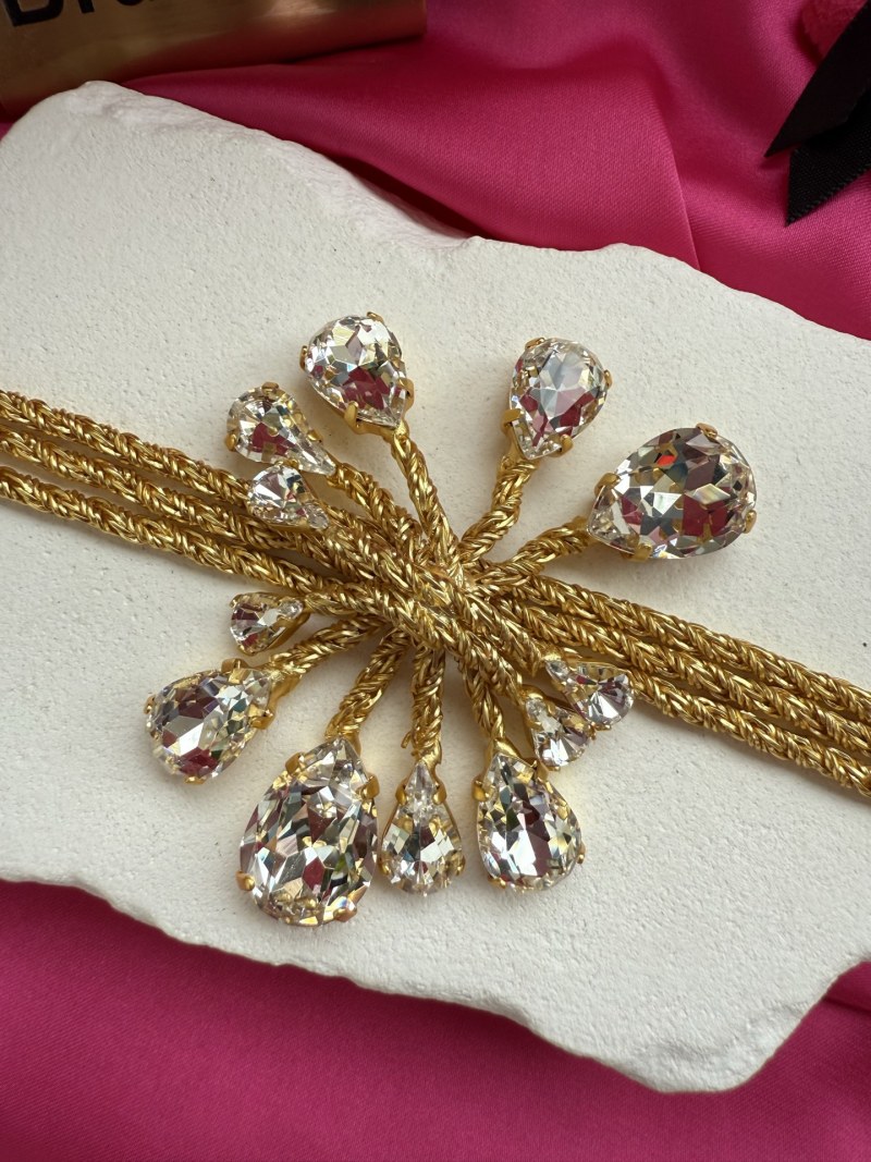 Брошь с кристаллами и золотой нитью Schiaparelli