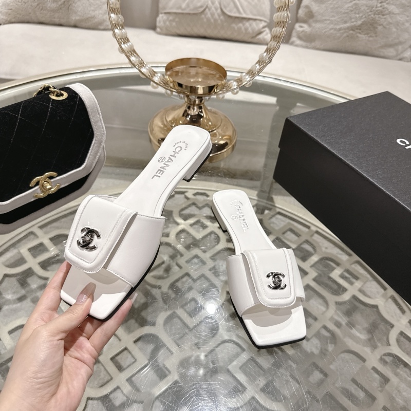 Женские белые кожаные шлёпанцы с двойным логотипом Chanel