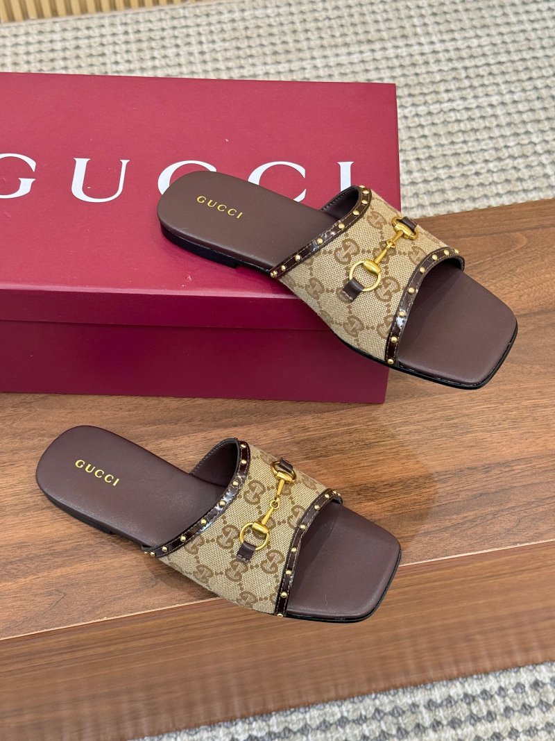 Женские сандалии GG print с пряжкой Gucci