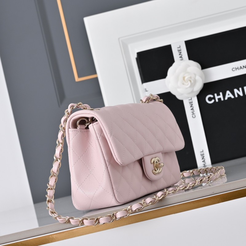 Розовая сумка Chanel Classic Flap с золотой фурнитурой