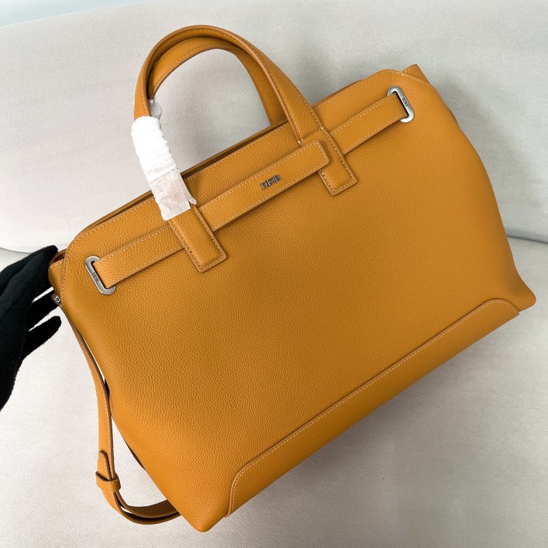 Сумка Dior из телячьей кожи