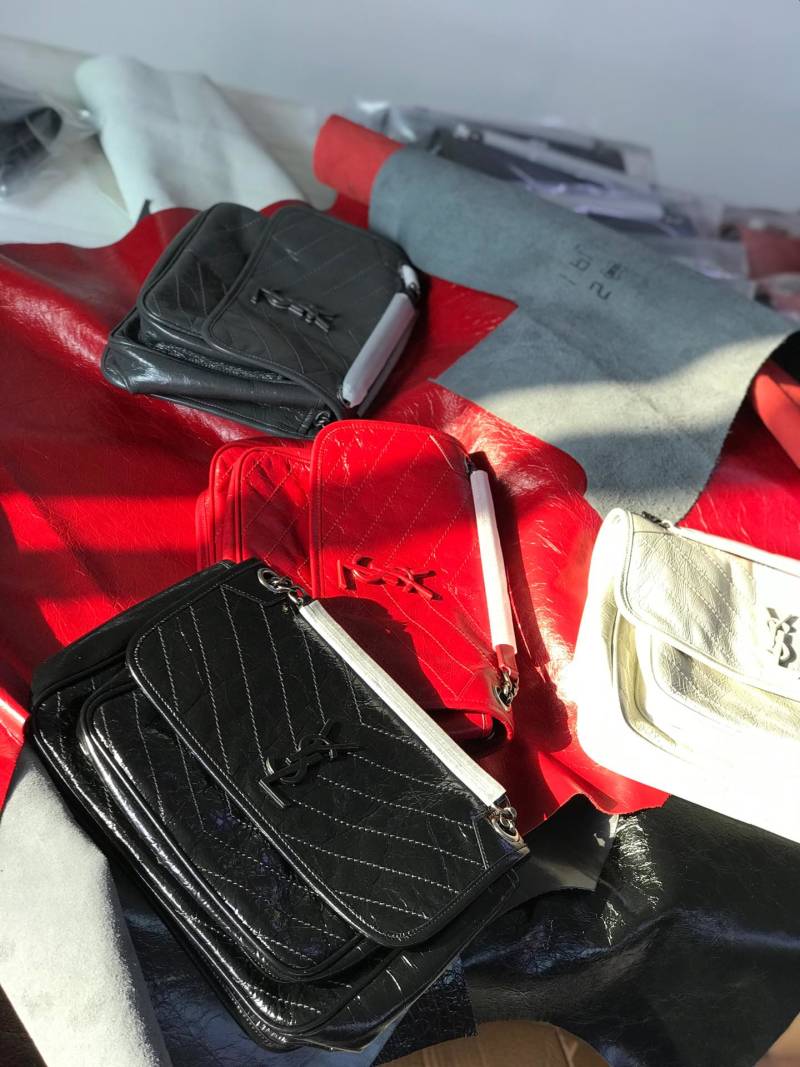 Женская кожаная сумка квадратной формы Saint Laurent