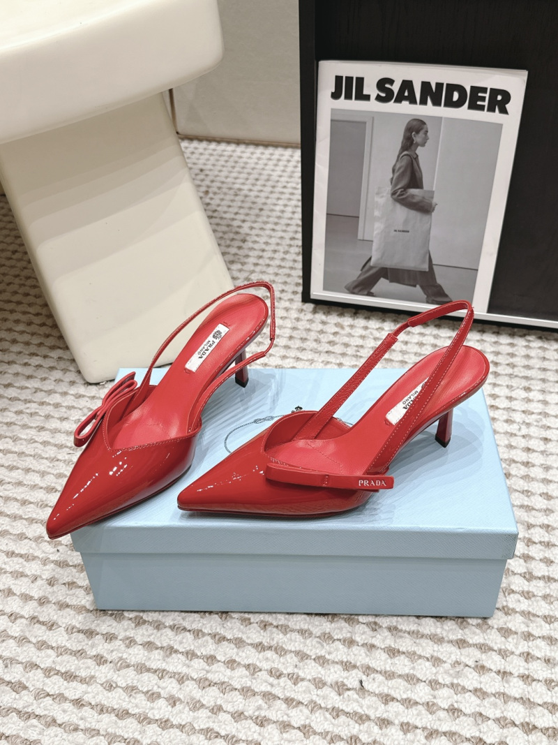 Женские туфли с острым носком и бантом Prada