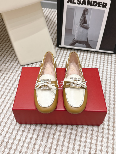 Женские лоферы Roger Vivier с кристаллической пряжкой
