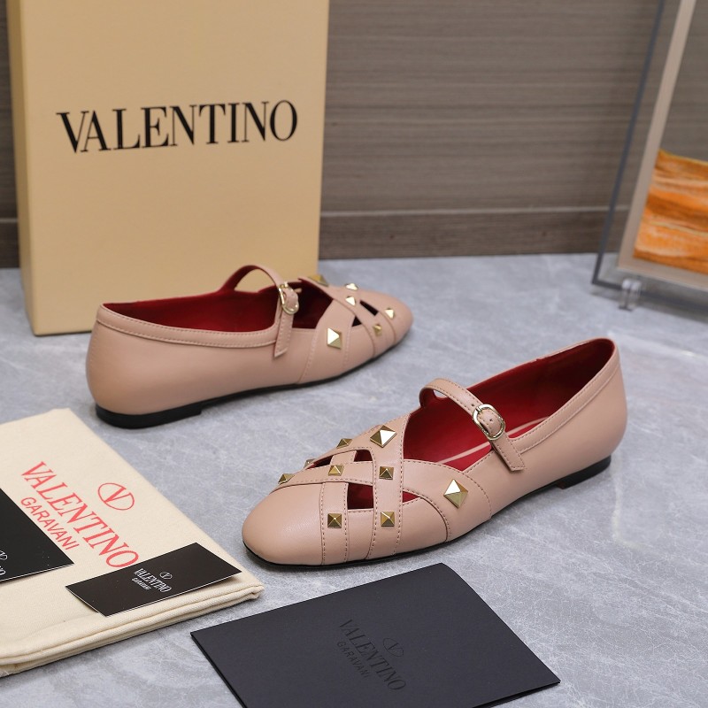Балетки с заклепками и ремешком Valentino Garavani