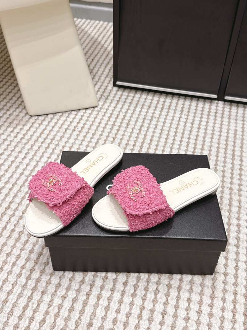 Розовые сабо из ткани с декором Chanel