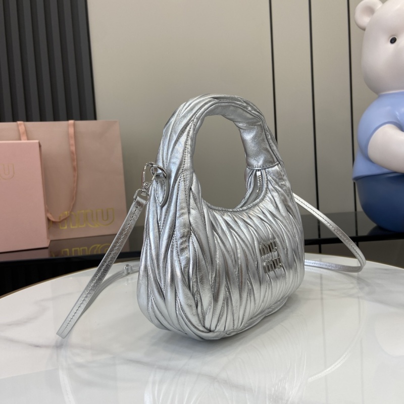 Сумка Miu Miu серебристая складчатая