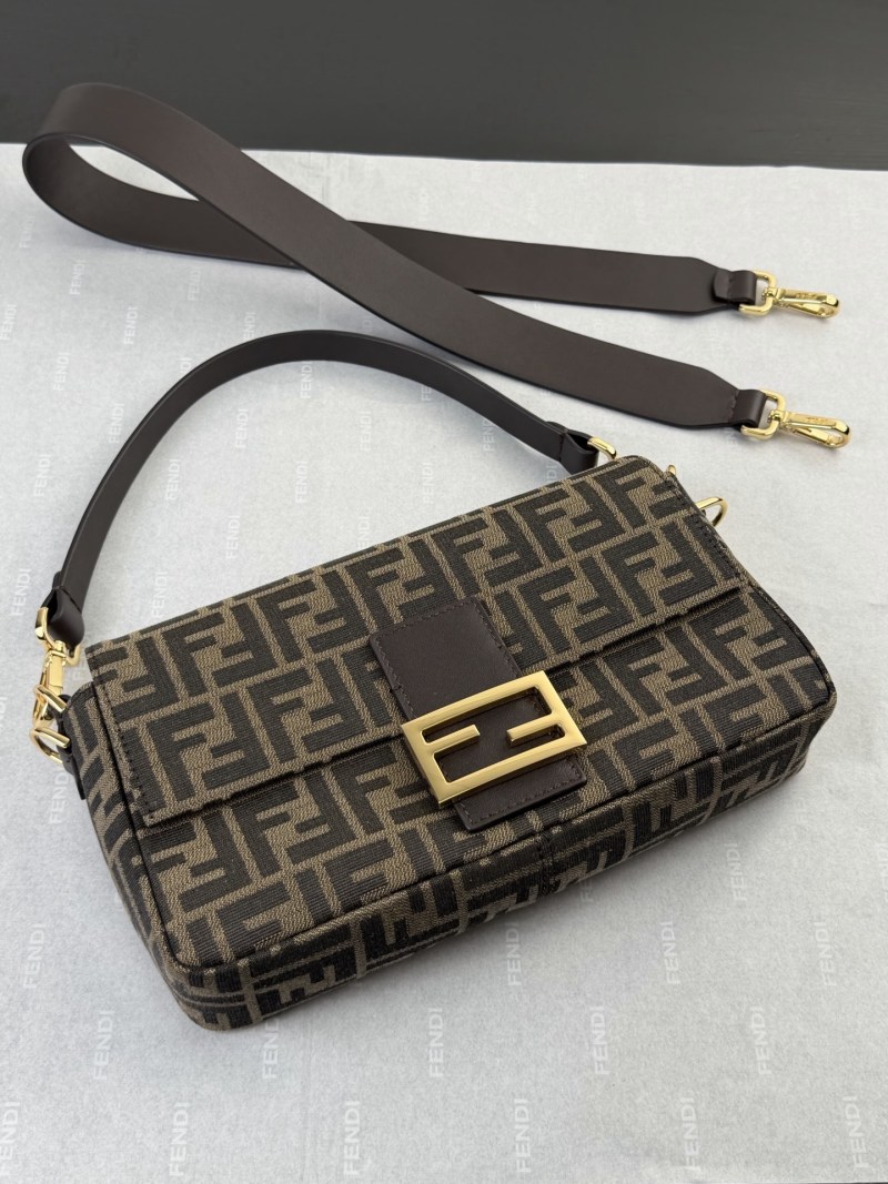 Сумка Fendi с монограммой