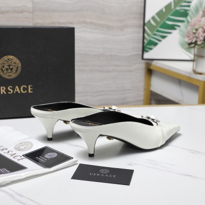 Женские мюли Versace с пряжкой и лаковым покрытием