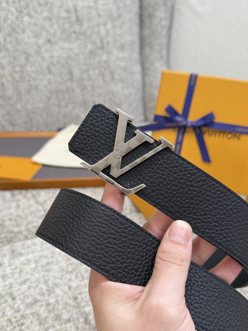 Ремень Louis Vuitton двусторонний с пряжкой LV
