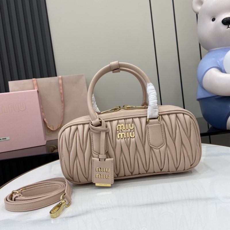 Сумка Miu Miu с ручками и ремнем
