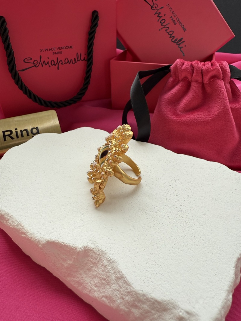 Брошь в виде глаза Schiaparelli