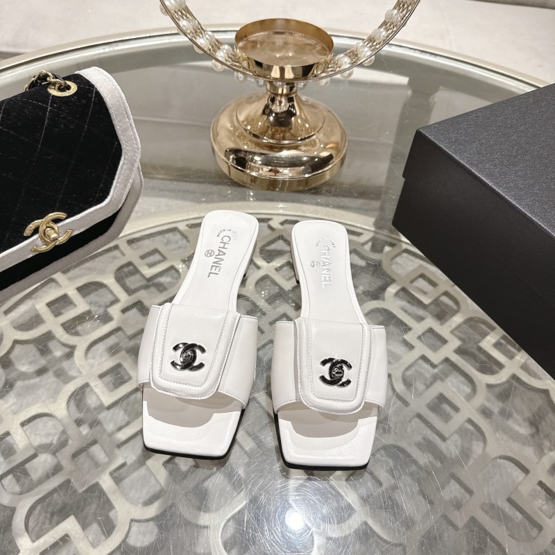 Женские белые кожаные шлёпанцы с двойным логотипом Chanel