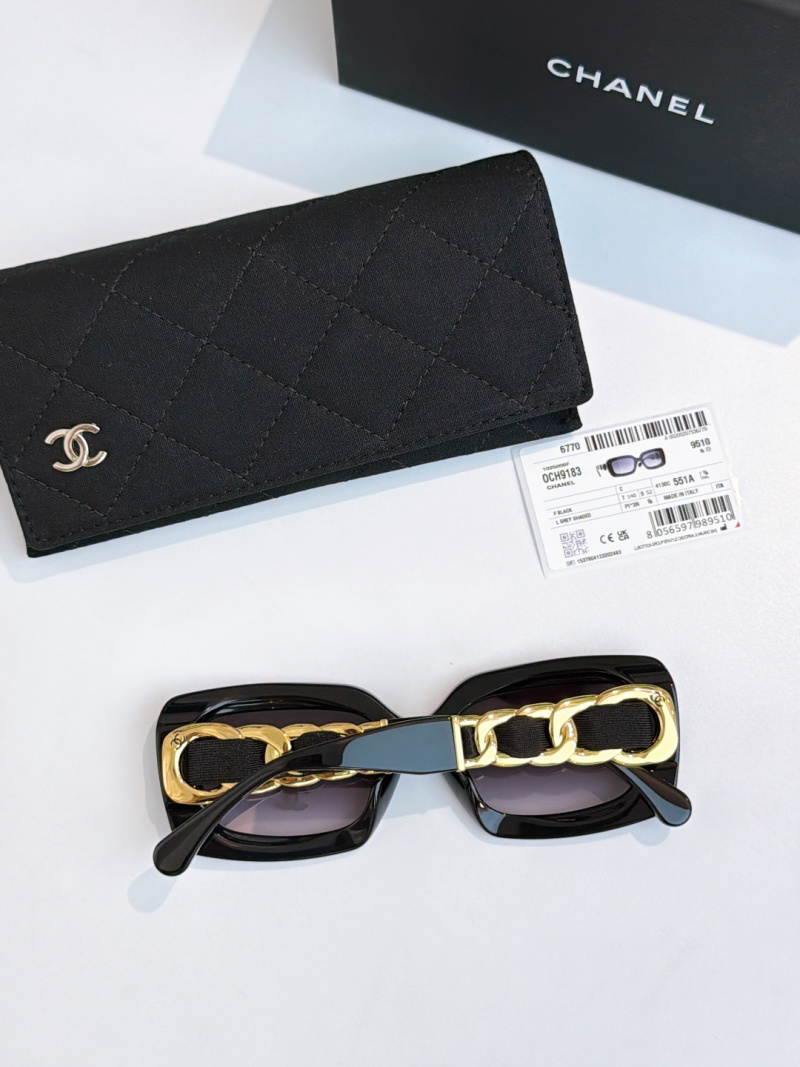 Очки черные квадратные с золотым декором Chanel