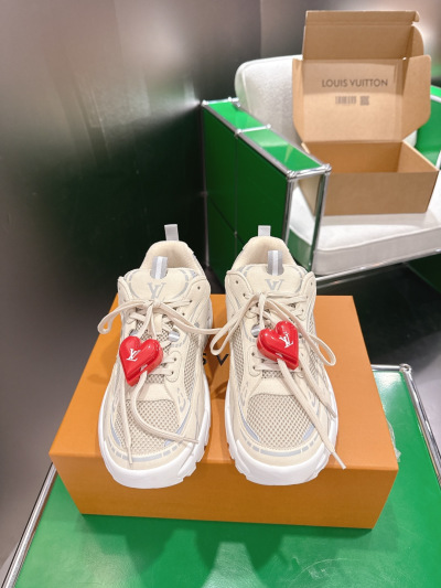 Louis Vuitton Tatic Runner кроссовки бежевые