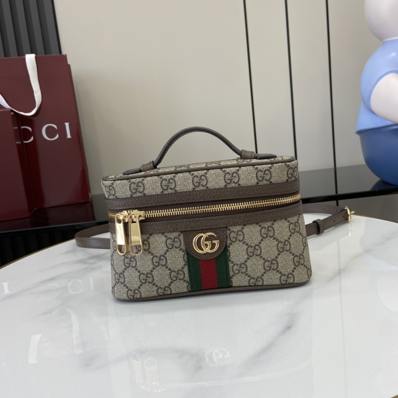 Сумка Gucci с монограммой и ремешком