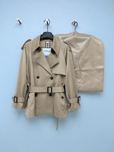 Короткое пальто Burberry с поясом