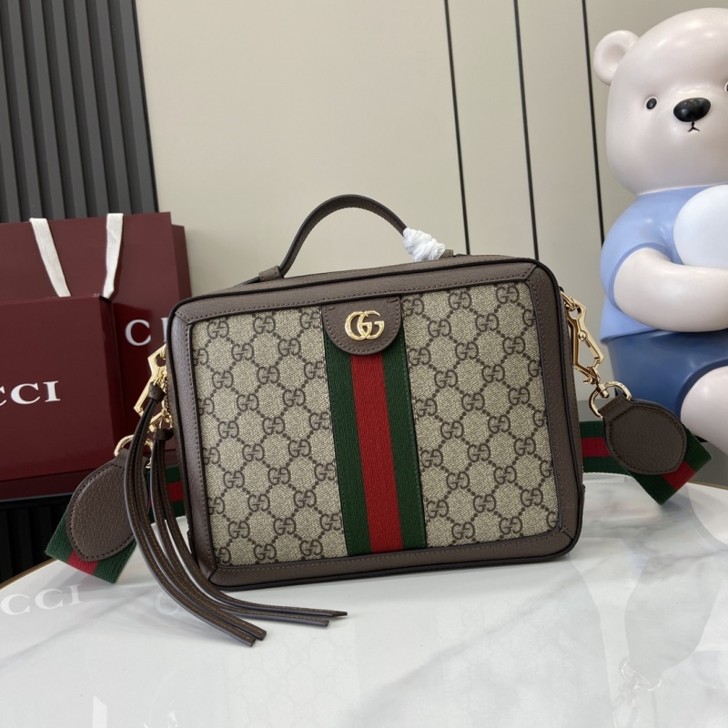 Сумка Gucci с монограммой и красной полосой