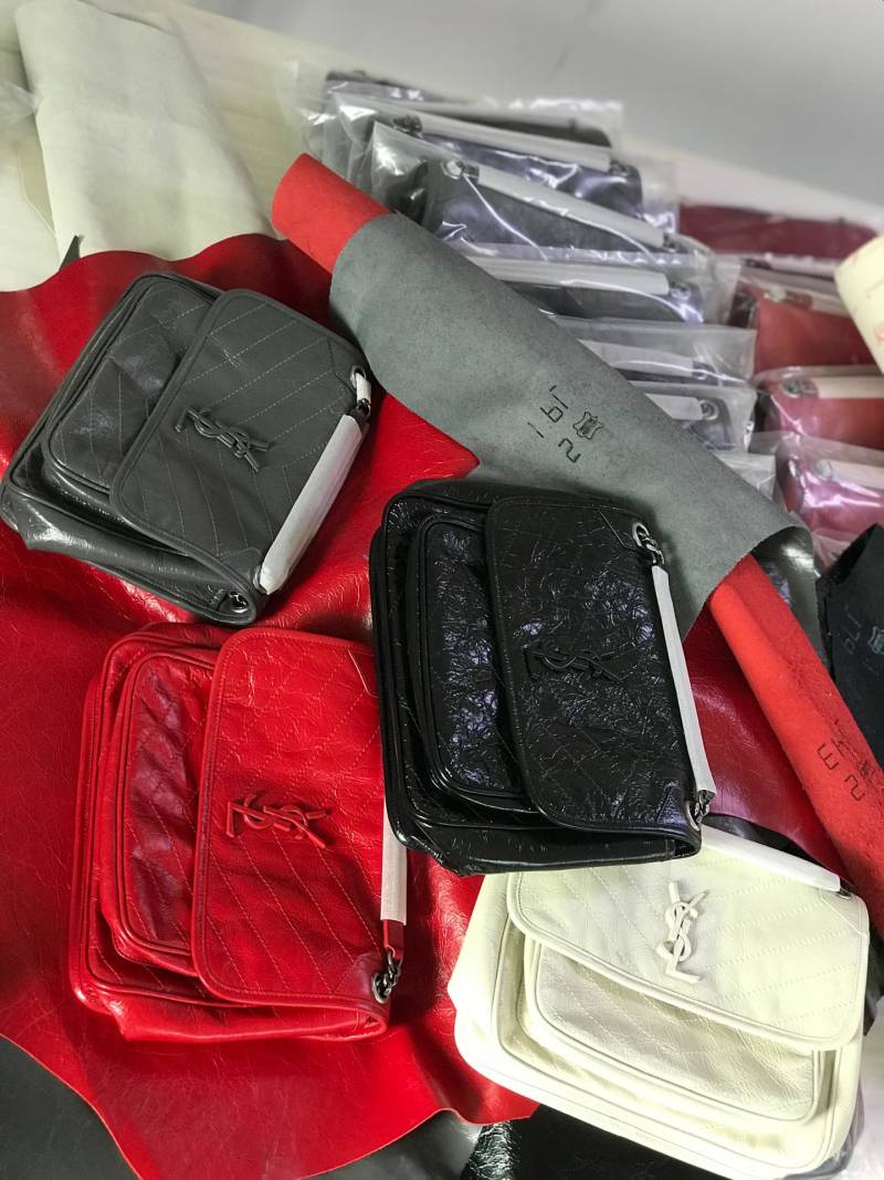 Женская кожаная сумка квадратной формы Saint Laurent